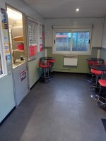 À vendre fond de commerce friterie / restauration rapide, idéalement situé sur axe fréquenté avec...